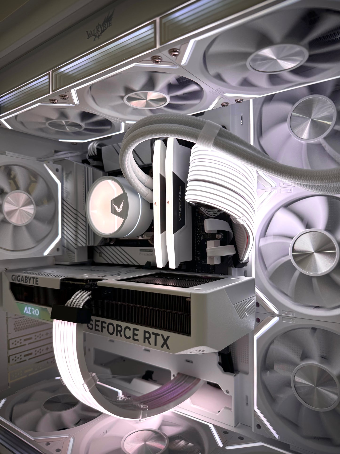 DreamFyer Lv5 (RTX 5070/ RTX 5070ti)