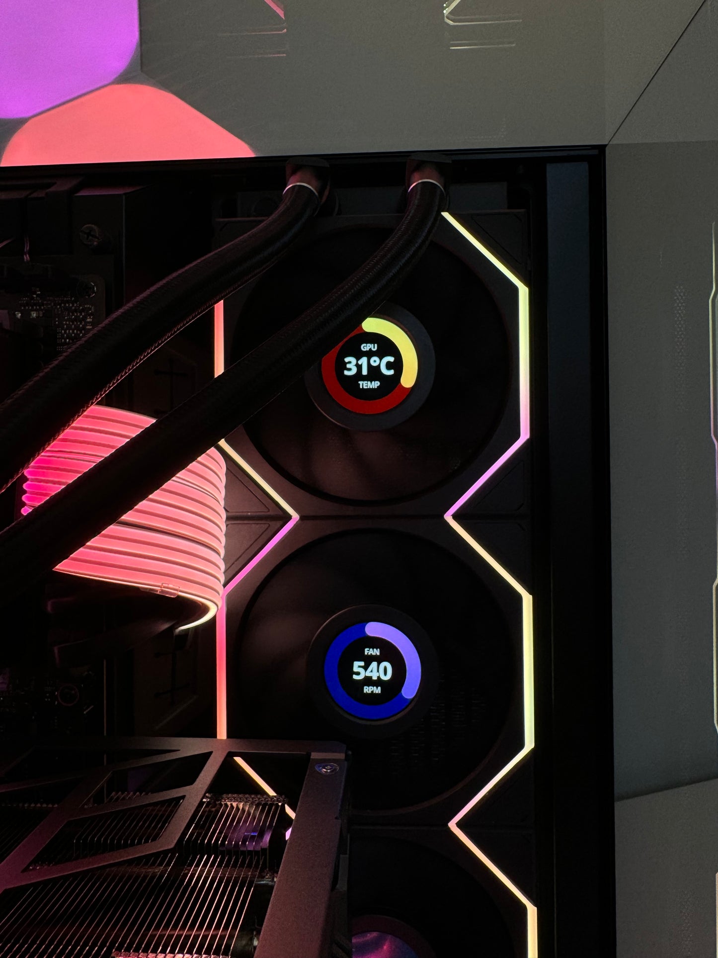 The King ( Ryzen 7 9800x3D/ RTX 5090)