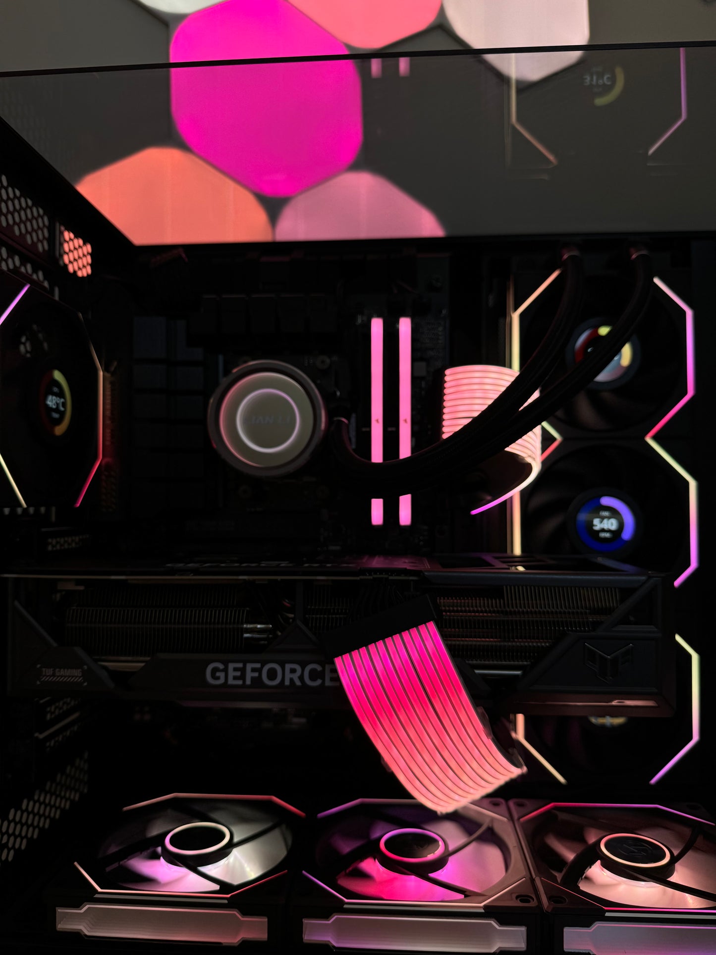 The King ( Ryzen 7 9800x3D/ RTX 5090)