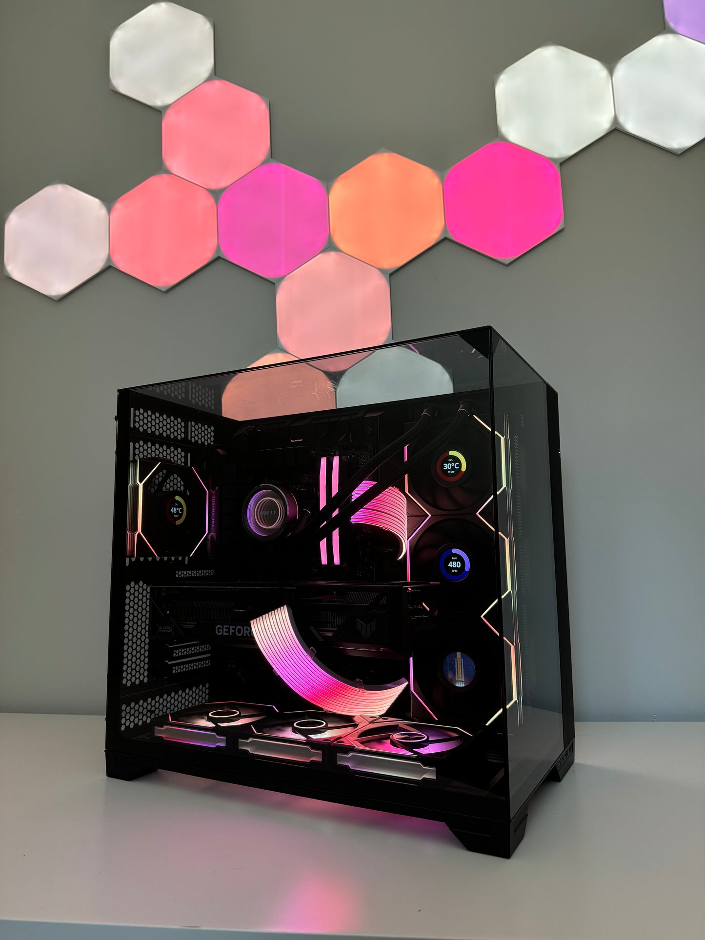 The King ( Ryzen 7 9800x3D/ RTX 5090)